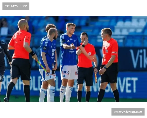 阿贾克斯1-0小胜兹沃勒 艰难取得三分